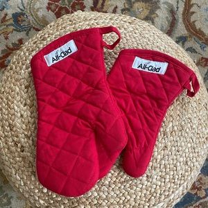 Set of 2 All-Clad NEW Oven Mitts